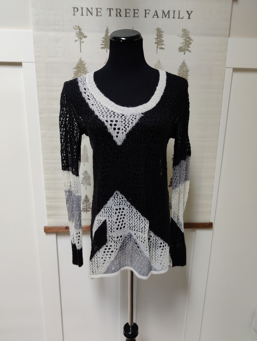 ​bebe Open Knit Geometric Chevron Sweater | Black & White | Size Medium
